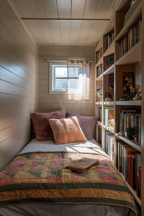 Tiny Attic Room, Hidden Bedroom, Creative Small Bedroom, Small Bedroom Design Ideas, Bed Nook, Easy Decor, Public Libraries, Small Bedroom Designs, Small Bedrooms