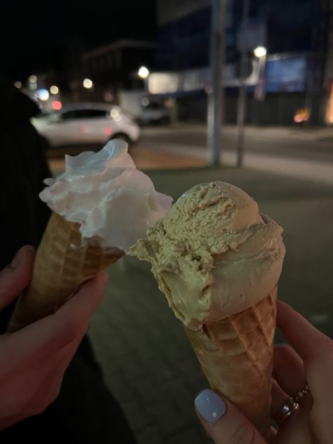 Couple Eating Ice Cream Aesthetic, Ice Cream Date Aesthetic, Couple Ice Cream, Ice Cream Date, Couples Hidden Face Pics, Ice Cream Design, Cute Date Ideas, Eating Ice Cream, Deli Food