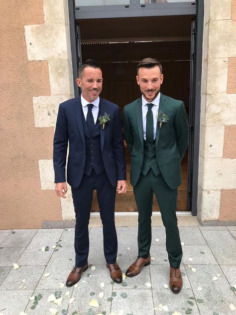 Green Tux, Bridal Vibes, Costume Vert, Green Wedding Suit, Wedding Groomsmen Attire, Wedding Color Pallet, Groom Wedding Attire, Wedding Party Outfits, Formal Men Outfit