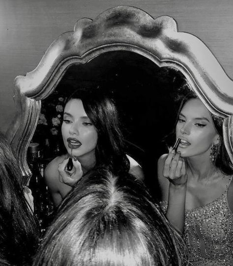 Lima Model, Cindy Kimberly, Vanity Fair Oscar Party, Friend Goals, Alessandra Ambrosio, Black And White Aesthetic, Friend Photoshoot, Adriana Lima, Star Girl