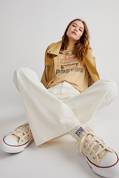 Platform High Top Converse Outfit, Cream Converse Outfit, Converse Low Cut Outfit, Beige Converse Outfit, Converse Outfits Women, Low Converse Outfit, Converse Platform Outfit, High Top Converse Outfit, Converse Low Cut