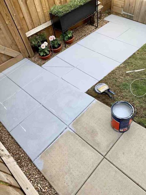 How to DIY : Concrete Garden Slab Stencilling – Home Ideology Painted Concrete Slabs Outdoor, Concrete Slab Makeover, Plastic Foldable Table Makeover, Patio Painting Ideas Concrete, Concrete Paving Slabs Ideas, Diy Garden Makeover, Painting Slabs In Garden, Concrete Patio Stencil Ideas, Painted Garden Slabs Patio