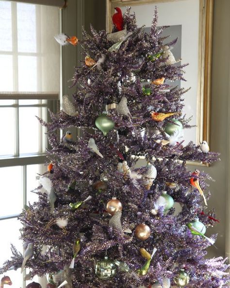 A gorgeous tinsel tree sits in Martha's home in Bedford, New York. Bird Christmas Tree, Unusual Christmas Decorations, Martha Stewart Holiday, Martha Stewart Christmas, Faux Christmas Trees, Tinsel Tree, Bird Christmas, Christmas Flower Arrangements, Christmas Decor Ideas Outdoor