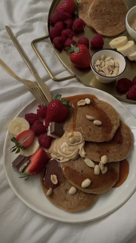 Pancakes For Breakfast, Healthy Food Motivation, Snap Food, Food Is Fuel, Dessert Drinks, Pretty Food, I Love Food, Aesthetic Food, Food Pictures