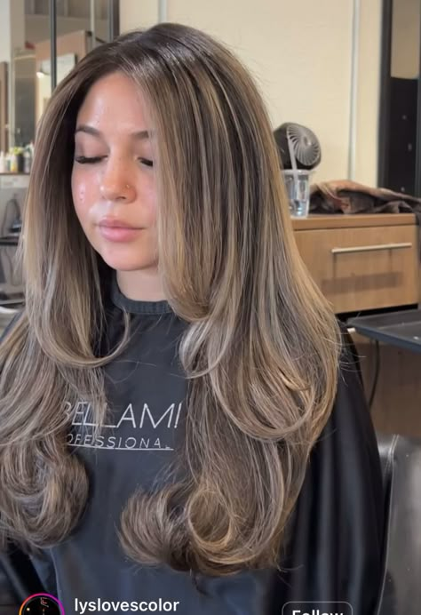 Highlights No Money Piece, Chocolate Brown Blonde Highlights, Different Types Of Brunette Hair, Caramel Ash Hair, Soft Bronde Balayage Brunette, Ash Brown Hair Blonde Highlights, Low Maintenance Beauty Tips, Hair Colors On Pale Skin, Ash Brown Hair Aesthetic