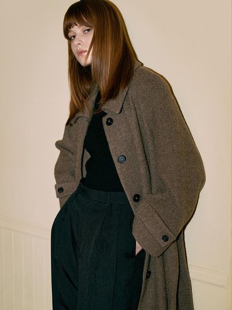 Long Wool Coat Outfit, Brown Wool Coat Outfit, Wool Coat Outfit, Brown Wool Coat, Coat Classic, Long Wool Coat, Cuff Detail, Coat Outfits, Line Design