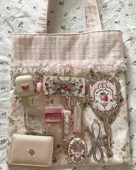 School Bag Essentials, Inside My Bag, Purse Essentials, Handbag Essentials, Fancy Makeup, What In My Bag, Pink Girly Things, Princess Aesthetic, Girly Accessories