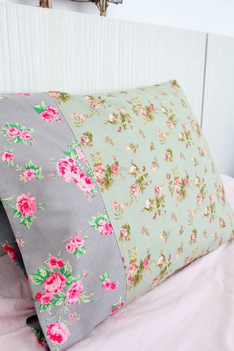 Easy Pillowcase Tutorial Embroidered Pillowcases Pattern, Make Pillow Cases, Simple Pillowcase, Sew Can She, Patchwork Pillowcase, Pillowcase Sewing, Easy Pillowcase, Sewing Pillow Cases, Pillowcase Tutorial