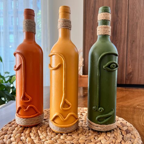 Decorative Wine Bottle With It's Elegant Design, Decorative Wine Bottles Set of 3 Diy Bottle Decor, Decorative Wine Bottles, Deco Champetre, Plastic Bottle Art, Glass Bottle Diy, Diy Glass Bottle Crafts, Wine Bottle Art, Glass Bottles Art, Wine Bottle Diy Crafts