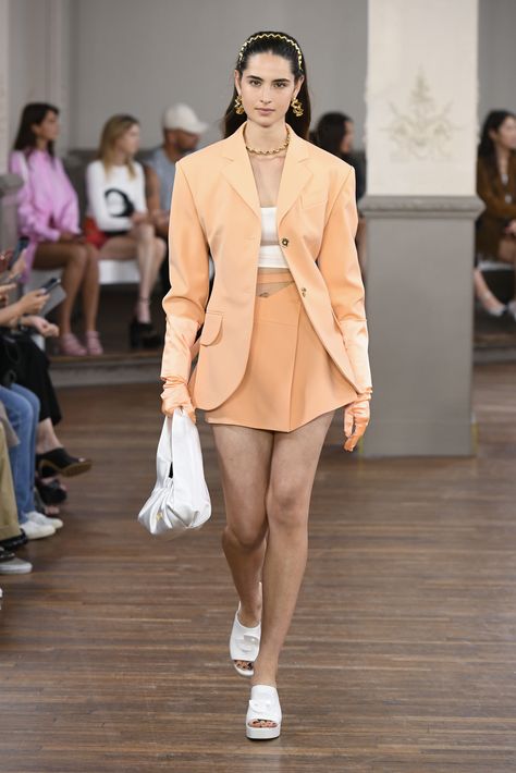 Warm Spring Color Palette, Apricot Crush, Peach Clothes, Coral Fashion, Peachy Keen, Pastel Fashion, Peach Fuzz, Runway Collection, Runway Show