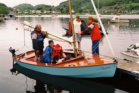 Mirror Dinghy, Dinghy Cruising, Dinghy Sailboat, Boat Colors, Sailing Fashion, Dinghy Boat, Yachts Girl, Vintage Sailing, Alex Smith