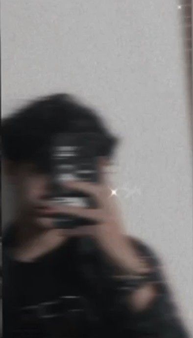 It's a ulzzang boy's blurry image Male Blurry Aesthetic, Boy Blurred Pic Aesthetic, Blur Picture Boy, Blurry Guy Pictures, Boy Covered Face, Blurred Face, Blurry Boy Pics, Aesthetic Selfies, Boys Covering Face