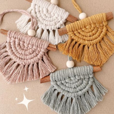 Macrame Packaging Ideas, Car Macrame, Macrame Half Moon, Bookmark Macrame, Macrame Car Charm, Macrame Mini, Macrame Designs, Macrame Baby, Makramee Diy