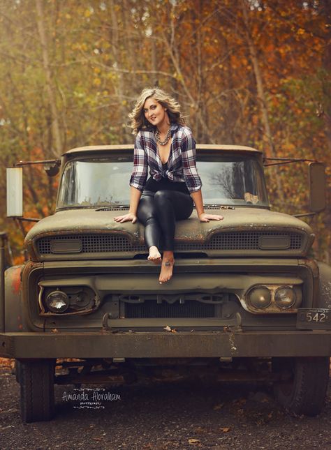 Truck Photoshoot Woman, Bronco Photoshoot, Modeling Poses With Trucks, Senior Picture Ideas With Old Truck, Vintage Truck Senior Pics, Truck Senior Pictures, 50s Photoshoot, Cowgirl Shoot, 50s Photos