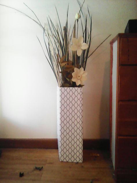 DIY floor vase from cardboard and contact paper, $5. Diy Floor Vases Decor Tall, Diy Floor Vase Ideas, Diy Tall Floor Vase, Diy Floor Vase, Cardboard Vase With Holes For Flowers, Uocycled Floor Vase, Eclectic Vases, Grey Vinyl Flooring, Pine Wood Flooring