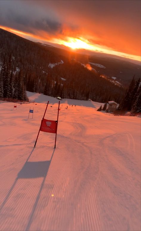 Aesthetic Skiing Wallpaper, Skiing Iphone Wallpaper, Skiing Phone Wallpaper, Ski Slope Aesthetic, Alpine Skiing Aesthetic, Skiing Astethic, Ski Aesthetic Wallpaper, Ski Aethstetic, Ski Racer Aesthetic