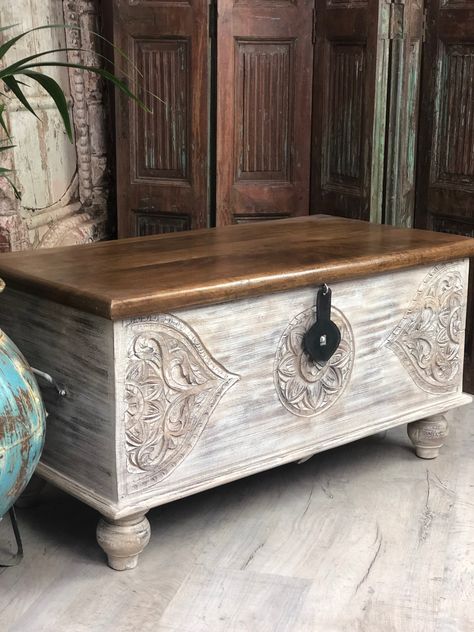 Old Trunk Ideas Decor, Refurbish Trunk Chest, Wooden Trunks Chest, Refinish Old Trunk, Vintage Trunks Coffee Table, Old World Furniture, Vintage Wooden Trunk, Furniture Makeover Inspiration, Repurposed Furniture Diy