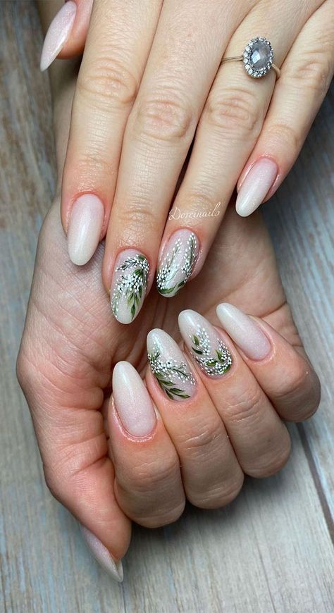 Wedding Nails Rustic, Wedding Nails Fairytale, Wedding Nails Forest Green, Wedding Nails Eucalyptus, Wedding Nails With Green Accent, Flower Wedding Nails For Bride, Romantic Wedding Nails, Greenery Nails Wedding, Wedding Nails For Green Dress