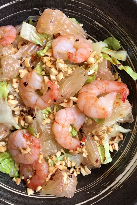 Pomello Salad, Pomelo Recipe, Shrimp Salad Recipes Healthy, Asian Salads, Pomelo Salad, Spicy Dressing, Japanese Meals, Salad Shrimp, Sweet Dressing