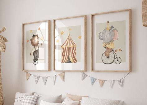 Circus Themed Nursery, Circus Theme Nursery, Vintage Circus Bedroom, Circus Themed Playroom, Carnival Nursery Theme, Circus Nursery Theme, Circus Baby Room, Circus Nursery Theme Vintage, Small Baby Nursery