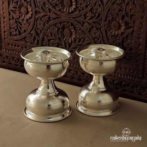 Silver Diyas For Pooja, Silver Lamps For Pooja, Nakoda Payals, Silver Home Accessories, Silver Articles, Silver Jewellry, Vintage Brass Decor, Couple Ring Design, Bridal Jewelry Sets Brides