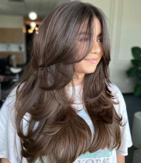 Chubby Face and Voluminous Step Layers Front Face Haircut, Long Haircut For Chubby Face, Voluminous Haircut For Long Hair, Front Haircut Styles, 3 Step Haircut, Step Cut For Long Hair, Step Haircut For Long Hair, Front Cut Hairstyles, Haircut For Voluminous Hair