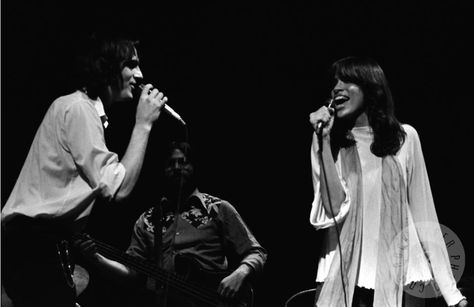 James Taylor Carly Simon, Singing Together, James Taylor, Carly Simon, Husband And Wife, Paul Mccartney, Her Music, On Stage, Singer Songwriter