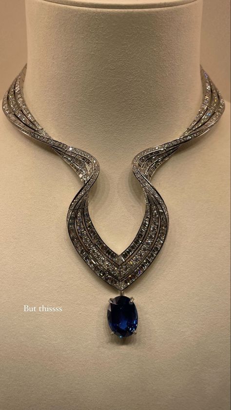 Luxury Necklace Diamonds, Royal Jewelry Aesthetic, Royal Diamond Necklace, Luxury Jewelry Aesthetic, Iconic Marilyn Monroe, Most Expensive Jewelry, Luxurious Necklace, Generation Y, Food On The Table