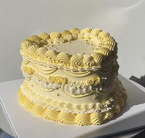 Golden Yellow Cake Design, Peach Colored Wedding Cake, Yellow Aesthetic Cake, Yellow Aesthetic Birthday, Heart Lambeth Cake, Yellow Cake Designs Birthday, Yellow Heart Cake, Vintage Piping Cake, Yellow Vintage Cake