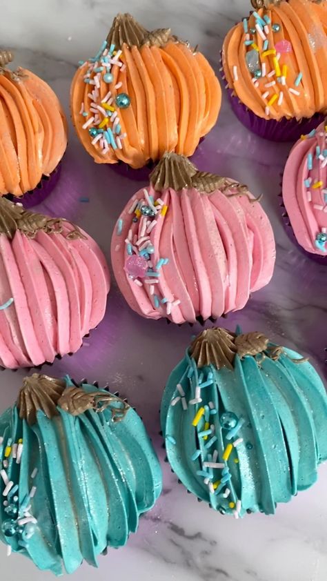 Easy Pumpkin Cupcakes, Rose Tiffany, Thanksgiving Cupcakes, Cupcake Decorating Tips, Fall Cupcakes, Thanksgiving Cakes, Cupcake Cake Designs, Fall Cakes, Valentine Cake