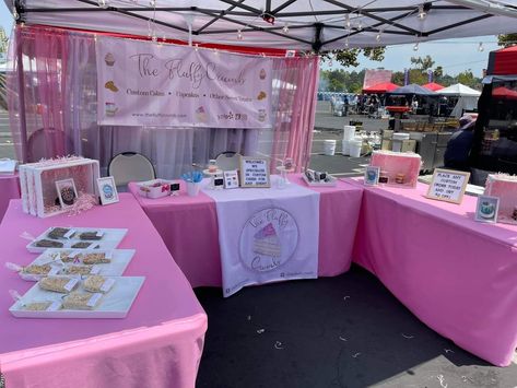 Bake Sale Displays, Booth Display Ideas Diy, Craft Booth Design, Handmade Jewelry Display, Vendor Booth Display, Cake Pop Displays, Craft Fair Booth Display, Vendor Table, Home Bakery Business