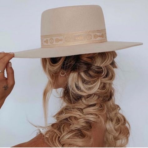 The Best Summer Hat Out There! Rare Find! All Hats Are New And Unworn Preppy Hairstyles, Stunning Hairstyles, Pool Hairstyles, Effortless Hairstyles, Juno, Hair Dos, Marbella, Gorgeous Hair, Summer Hairstyles