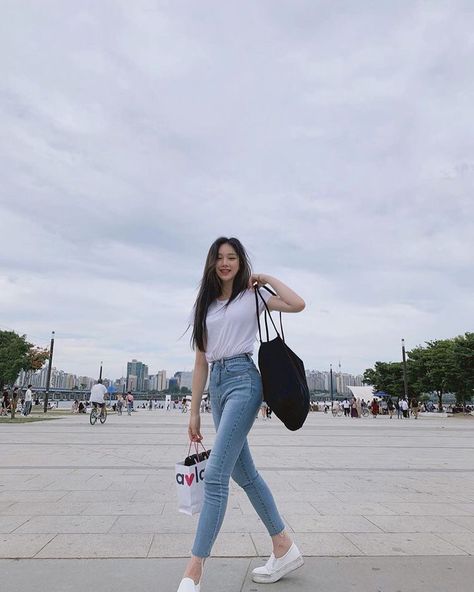 Korean Outfit Street Styles, Casual College Outfits, Korean Casual Outfits, Casual Day Outfits, Ootd Ideas, Korean Casual, Korean Girl Fashion, Korean Street, Ulzzang Fashion