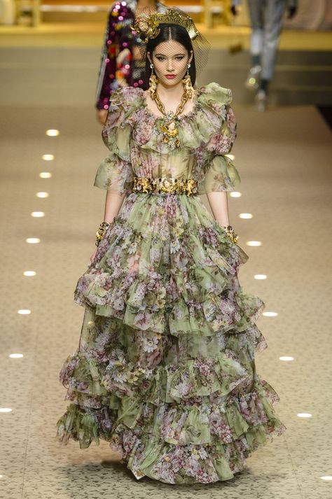 Haute Couture Style, Dolce And Gabbana Runway, Couture Mode, Dolce E Gabbana, Mode Inspo, Fashion Show Collection, Fall 2018, Dolce & Gabbana, A Dress