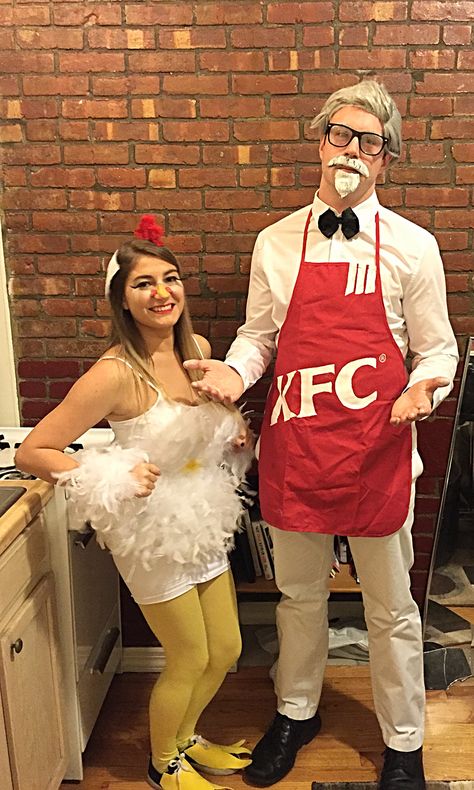 My home made chicken Halloween costume and homemade KFC Apron. Halloween Costume Couple, Diy Fantasia, Chicken Halloween, Meme Costume, Funny Couple Costumes, Kostum Halloween, Funny Couple Halloween Costumes, Diy Couples Costumes, Costumes For Couples