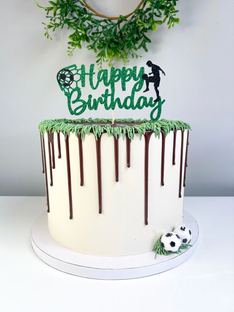 Soccer Cake For Men, Easy Soccer Birthday Cake, Soccer Cake Easy, Soccer Birthday Party Cake, Simple Soccer Cake, Soccer Cake Ideas For Boys, Mixtape Diy, Soccer Cake Ideas, Soccer Cakes