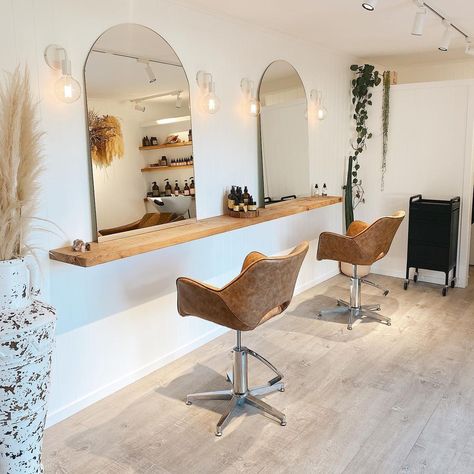 Floating Shelf Salon Station, Salon Shed Interior, Boho Suite Salon, Small Boho Salon Ideas, Small Salon Designs Interiors, Bright Salon Decor, Boho Makeup Studio, Small Salon Waiting Area, Fun Salon Decor