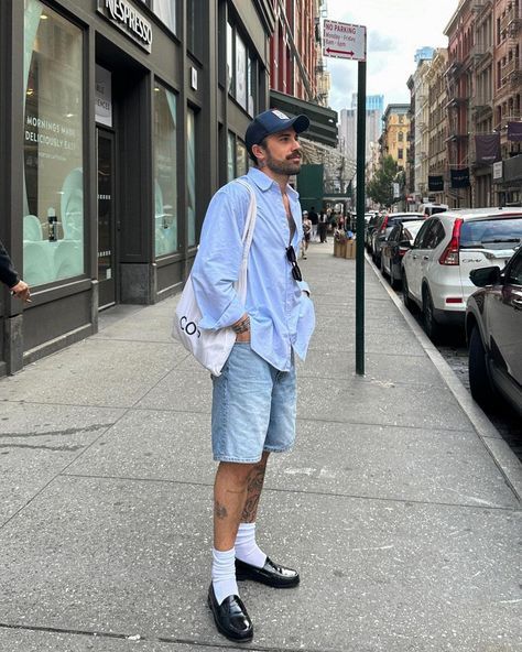 Mens Loafer Outfits Street Styles, French Men Style Summer, French Men Outfit, Denim Summer Outfits, Streetwear Summer Outfits, Loafers Men Outfit, Outfits Nyc, Loafers Outfit, Classy Outfits Men