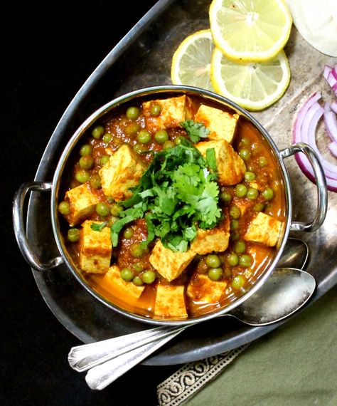 Protein Entrees, Eat To Live Diet, Paneer Curry Recipes, Indian Cheese, Masala Sauce, Paneer Recipe, Punjabi Food, Nut Free Recipes, Onion Sauce