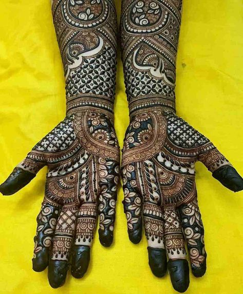 Latest Bridal Mehndi Designs 2021 #mehndi #mehndidesign #hennadesign #bridalmehndi #mehndiforbride #hennastain #mehandi #mehndi2021 #engagementmehndi #newmehndi #hennadesign #bridalhenna #dulhanmehndi #bridalmehendi #weddingmehndi #bridalhenna #beautifulmehndi #latestmehndi #bestmehndi Heavy Mehndi Designs Bridal Henna, Heavy Mehandi Designs For Full Hands, Heavy Mehndi Designs, Henna Design Hand, Bridal Mendhi, Round Mehndi, Henna Flowers, Round Mehndi Design, Henna Flower Designs