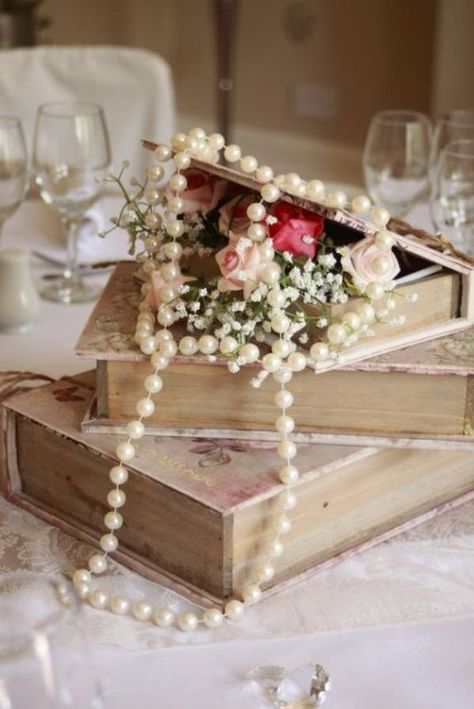 Wedding centerpiece with books, roses, and pearls, wedding ideas for book lovers, romantic and chic antique blush wedding decor #centerpieces Vintage Wedding Centerpieces Pearls, Vintage Wedding Centerpieces, Book Centerpieces, Pearl Centerpiece, Deco Rose, Wedding Design Decoration, Wedding Centerpieces Diy, Vintage Wedding Decorations, Ideas Vintage