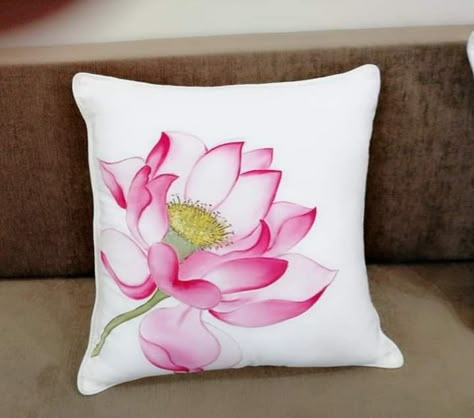 Painting Pillow Covers Diy, Painted Canvas Bags, Fabric Colour Painting, Painted Pillows, Hand Painted Pillows, Flower Paint, Cloth Painting, Saree Painting Designs, Lotus Flower Art