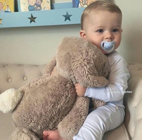 #adorable #blonde #tiny #baby #cute #bunny Baby Blonde Boy, Little Blonde Boy, Thor Bruce, Blonde Baby Girl, Blonde Baby Boy, Blonde Baby, Baby Blonde, Blonde Babies, Baby Tumblr