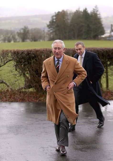 Die, Workwear! - The Ideal Coat Wardrobe Prince Charles Style, Jordan Pictures, Camel Coat Outfit, Michael Jordan Pictures, Polo Coat, English Gentleman, Prince Charles And Camilla, Elisabeth Ii, Royal Outfits