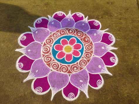 Simple And Aesthetic Rangoli Designs, Small Round Rangoli Design, Simple Round Rangoli, Simple Round Rangoli Design, Round Rangoli Design Diwali, Rongali Design, Round Rangoli Design, Easy Small Rangoli Designs, Round Rangoli