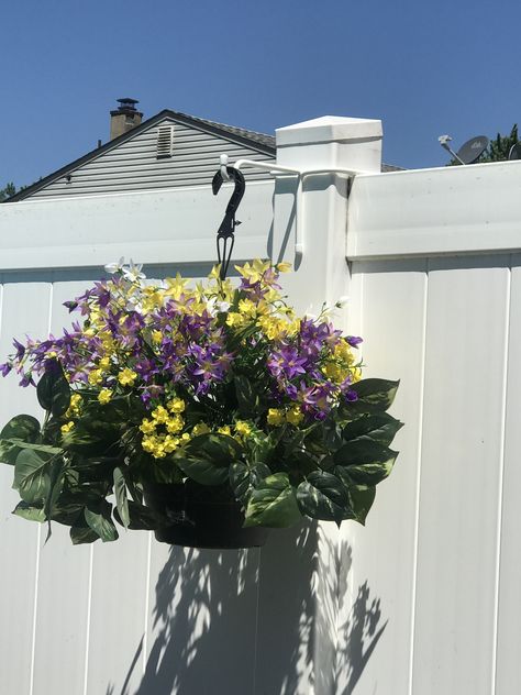 Vinyl Fence Decor, Hanging Plants On Fence, Hanging Planter Boxes, Landscaping Around House, Pvc Fence, Fence Planters, Outdoor Pool Area, Florida Plants, White Fence