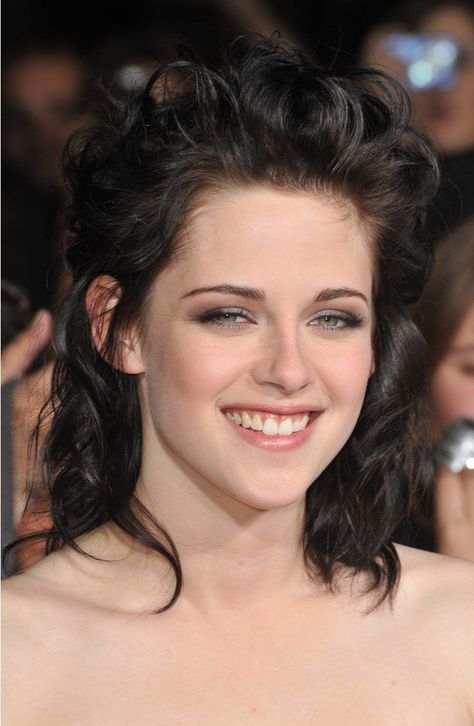 Slick Back Mullet Female, Slicked Back Mullet, Slick Back Mullet, Kristen Stewart Haircut, Short Shaggy Mullet, Female Mullet, Punk Mullet, Shaggy Mullet, Haircut Mullet