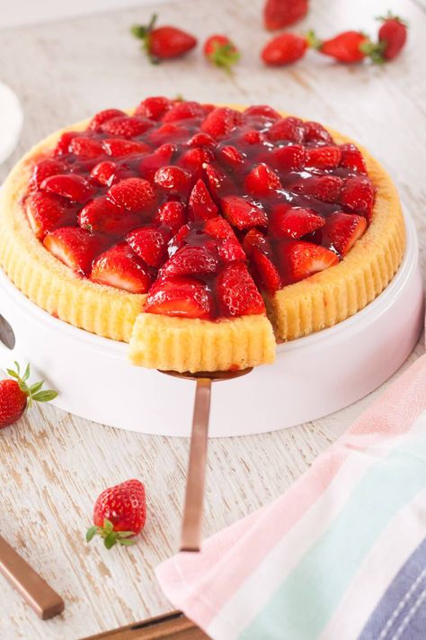 A strawberry tart with a light sponge base. This Simple Strawberry Flan recipe is super quick and easy but such a beautiful treat. Fruit Custard Tart, Strawberry Flan, Fruit Flan, Chocolate Hot Cross Buns, Custard Tarts Recipe, Chocolate Caramel Slice, Flan Cake, Hot Cross Buns Recipe, Salted Caramel Cheesecake