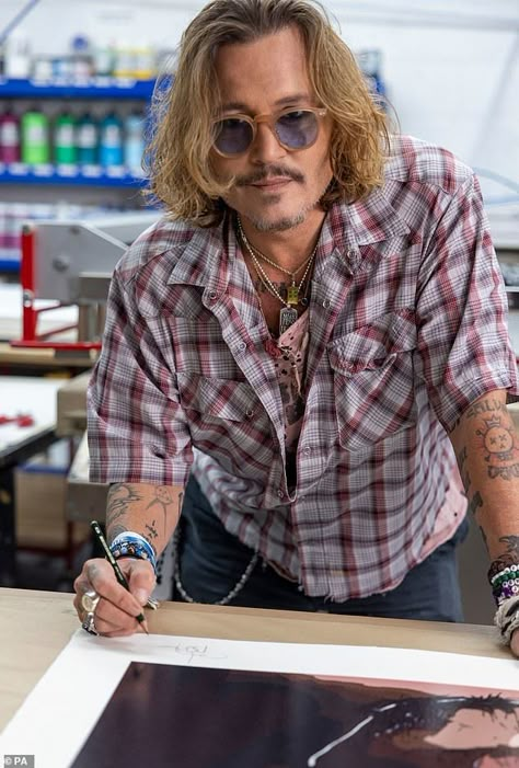 Johnny Depp News, Johnny Depp Images, Johnny Depp Style, Johnny Depp Fans, Johnny Depp Pictures, Make Millions, Captain Jack Sparrow, Keith Richards, Photo To Video