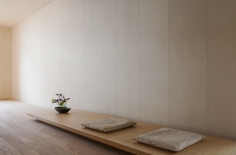 A simple zen meditation room. Minimal. Climbing to enlightenment means being empty. Minimalist Meditation Space, Concrete Wall Living Room, Zen Meditation Room, Minimalist Furniture Design, Houses Architecture, Interior Design Minimalist, Kengo Kuma, Zen Space, Timber Cladding